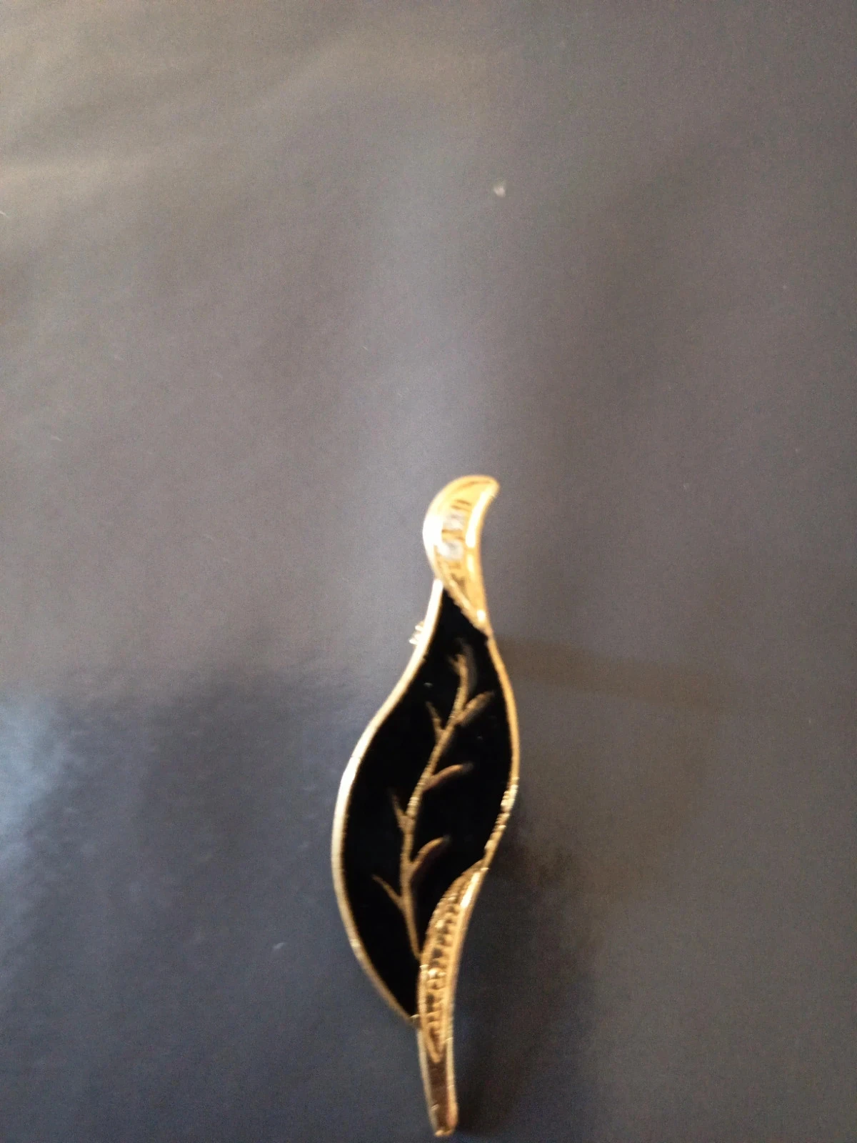 Broche dourada e preta – photo 2